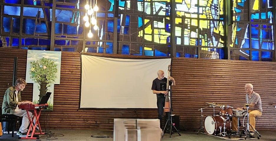 Konzert in einer Kirche mit Stammbesetzung